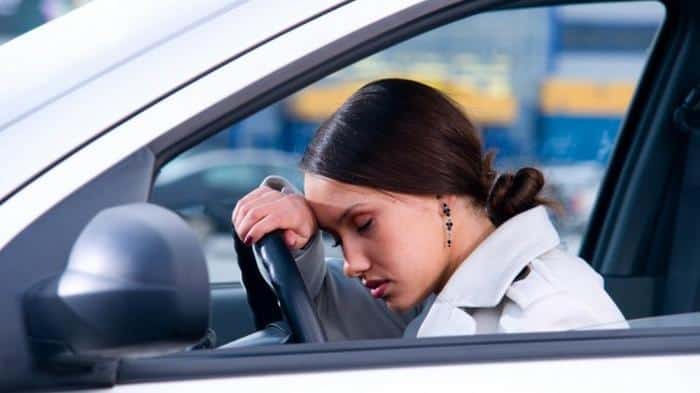 uykulu olduğunda araba kullanma tehlikesi; sürüş sırasında uykululuk riski