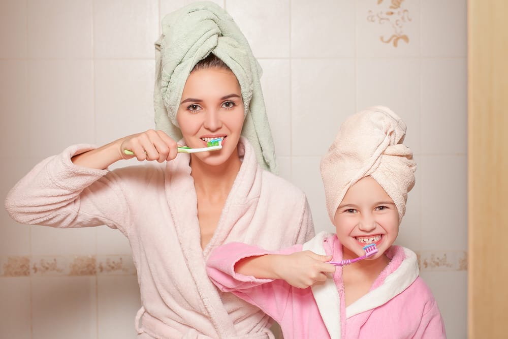 çocuklara dişlerini fırçalamalarını öğretmek