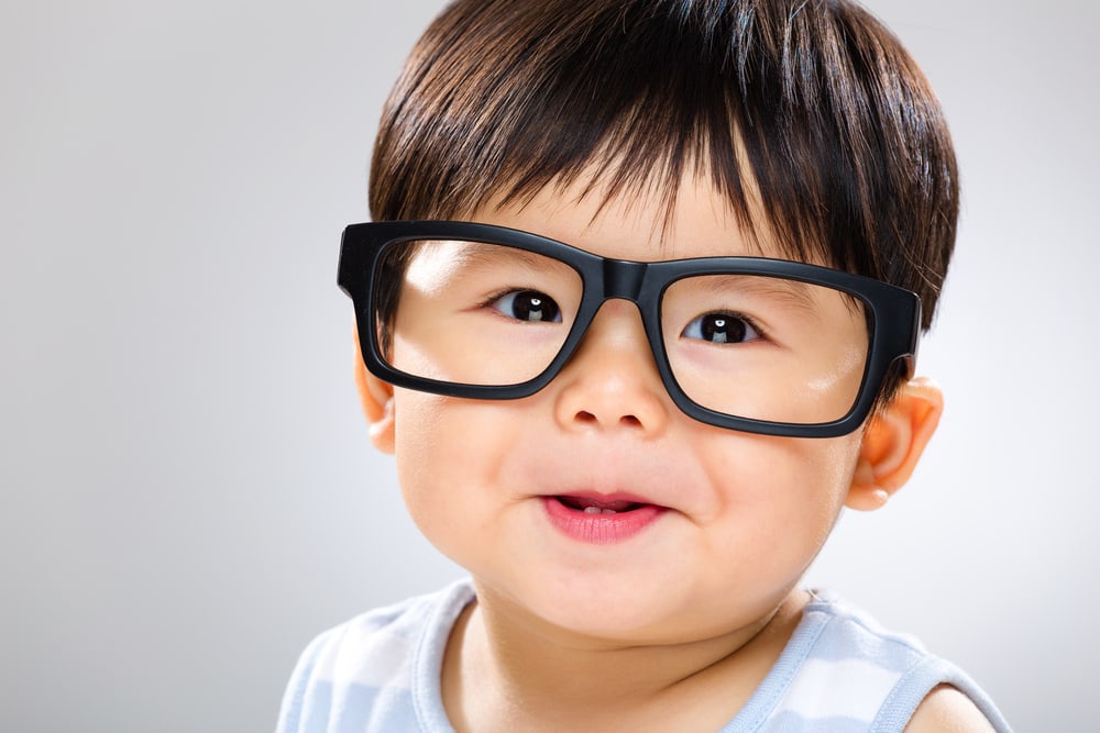 çocuk gözlük takmak