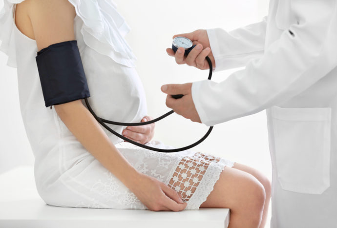 hamile kadınların kan basıncını kontrol etmek