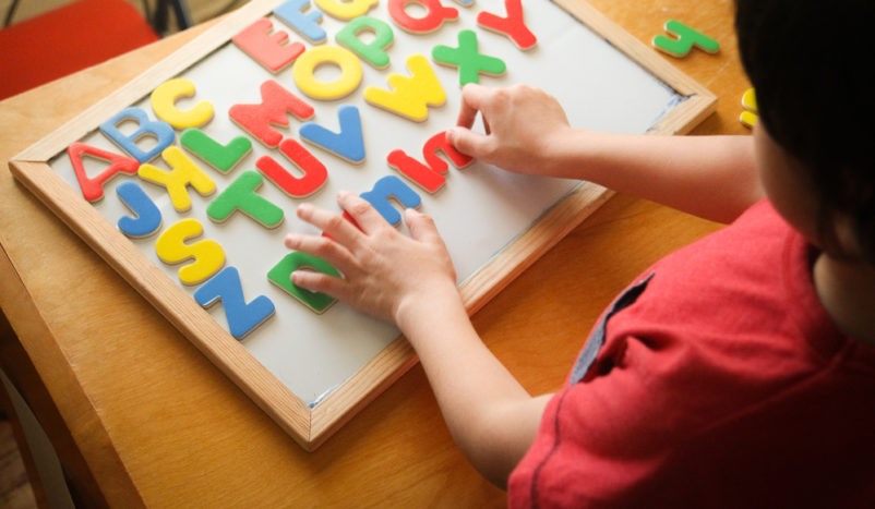 otizmli çocuklar için terapi olarak yabancı dil öğrenmek