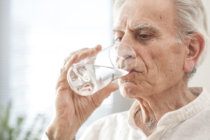 yaşlılar çok fazla su içiyor