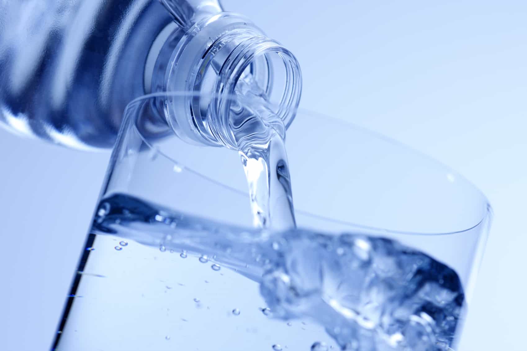 Питьевая вода пищевой продукт. Питьевая вода. ЗОЖ вода. Питье воды. Вода и человек.